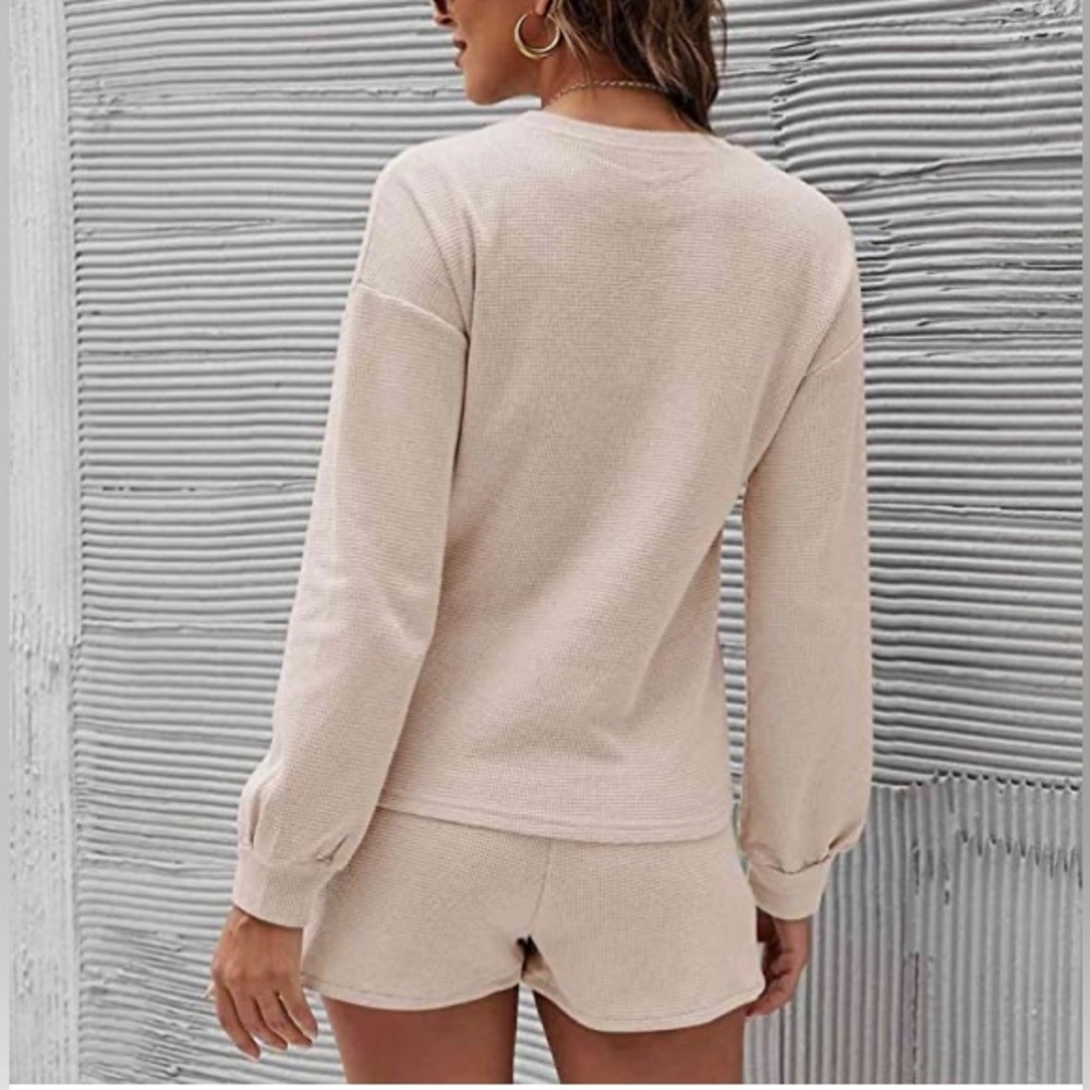 Lounge Pajama Set Waffle Knit Long Sleeve Top and Shorts Size M/L - Picture 3 of 5